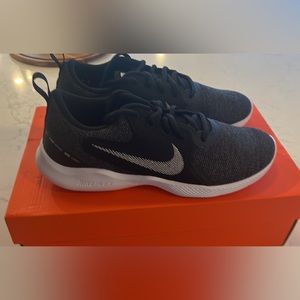 NIB Nike Women’s Flex Experience